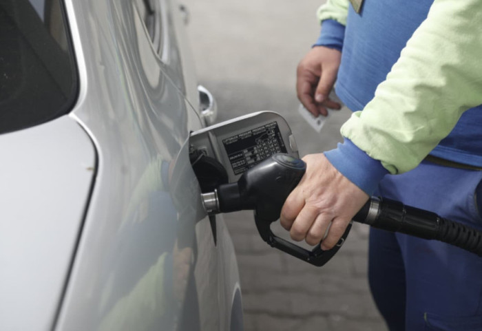 Nafta shkon mbi 210 lekë/litri, Karakaçi: Bordi i Transparencës është gati, nuk e ulim taksën e qarkullimit!