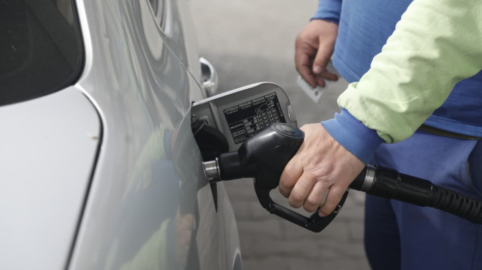 Nafta shkon mbi 210 lekë/litri, Karakaçi: Bordi i Transparencës është gati, nuk e ulim taksën e qarkullimit!