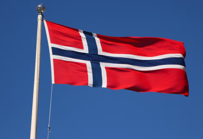 Norvegjia kërkon punëtorë, 20 euro ora për përpunim salmoni