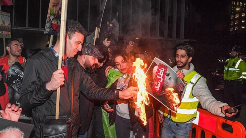 Lufta e Iranit zhvendoset në Britani, përleshje mes mbështetësve dhe kundërshtarëve të Khameneit