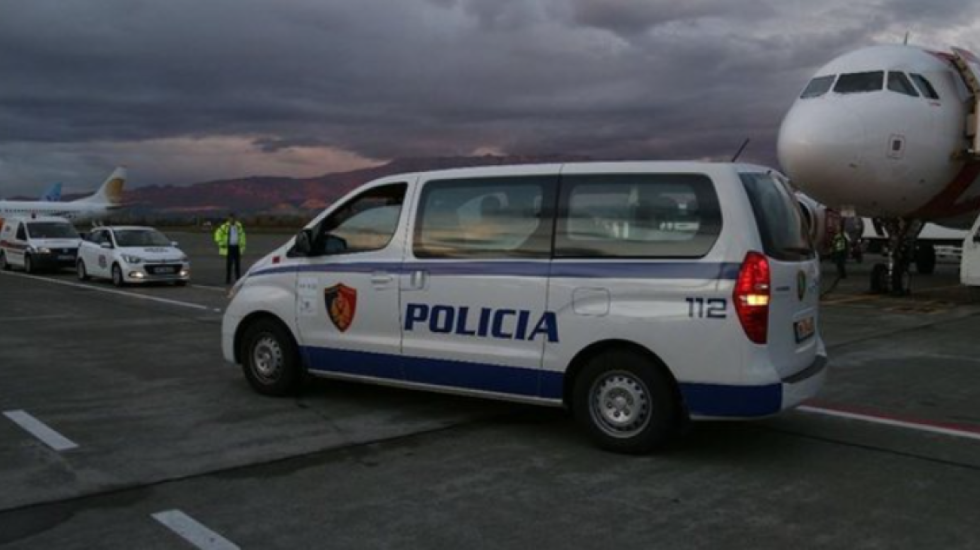 Shkatërroi automjetin me eksploziv në Bulqizë, ekstradohet nga Spanja 48-vjeçari