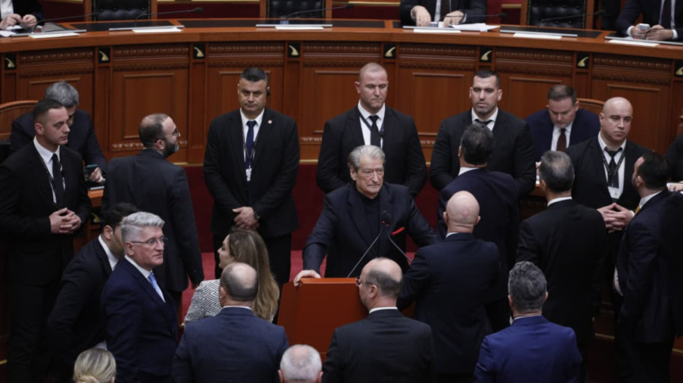 “Kaluan klonet e Lubisë”, Berisha “uron” ministrat e rinj: Fatin e asaj do të keni