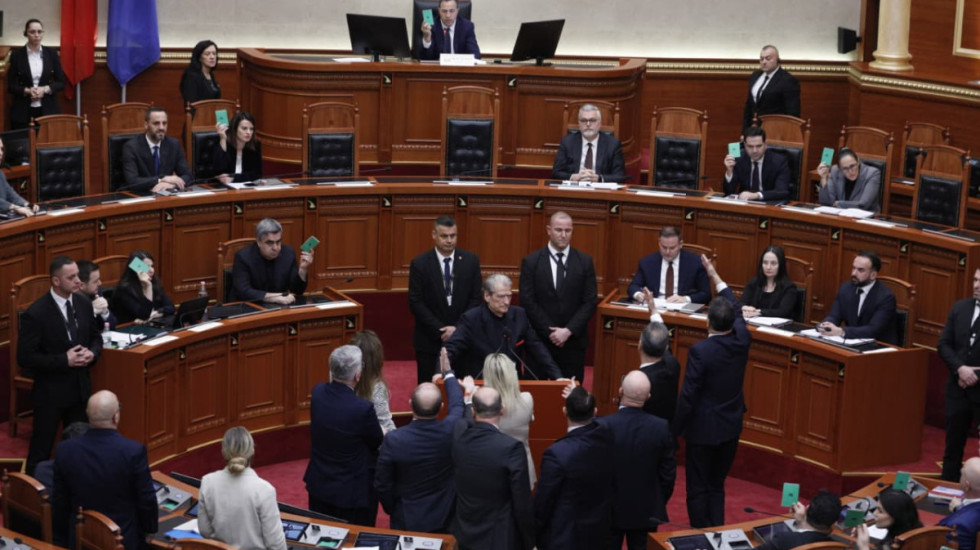 Përplasje për imunitetin e Ballukut, mes tensioneve në Kuvend votëbesohen ministrat e rinj