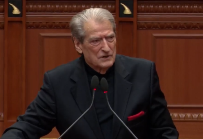 “Mirlindat e Lindat nuk po hetohen vetëm në Shqipëri”, Berisha-mazhorancës: Po bëni tradhti