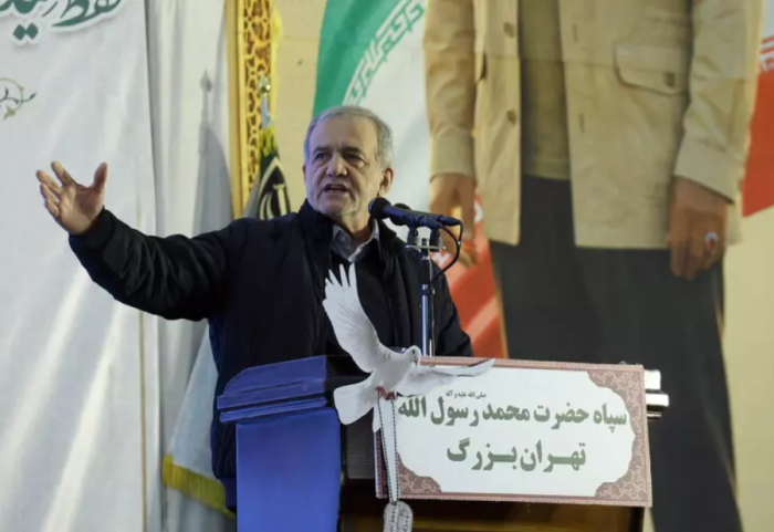 Macron telefonon presidentin e Iranit, Pezeshkian: E drejtë natyrore të mbrohemi nga pushtimi