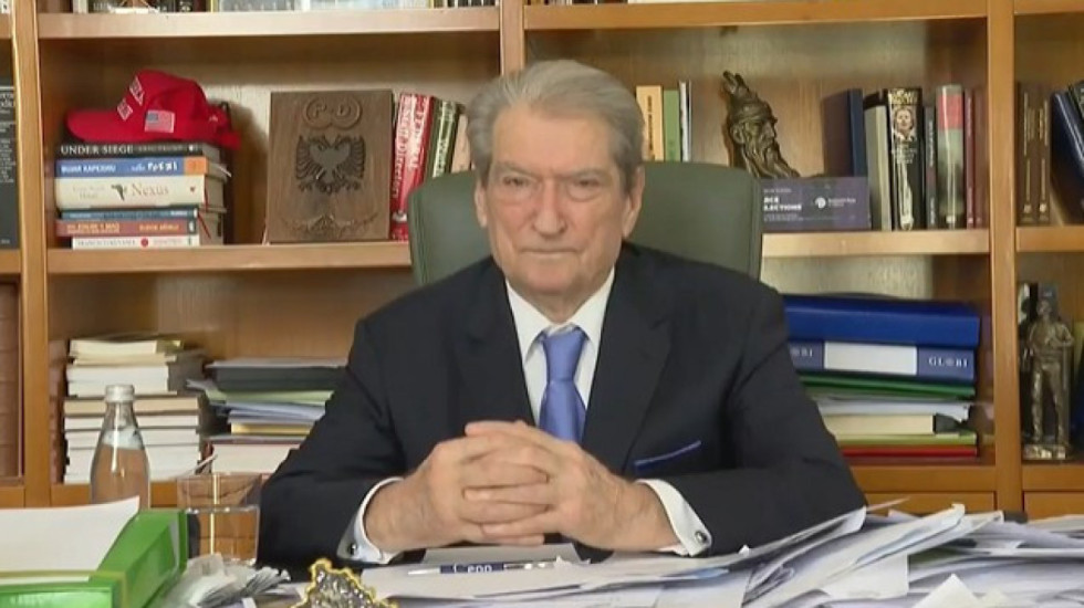 “Ballukun e larguan si heroinë”, Berisha paralajmëron: Do të ketë largime të tjera