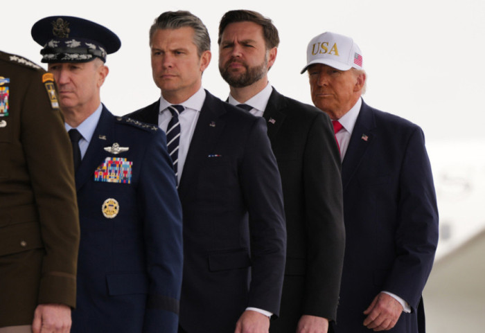 Mbërrijnë në shtëpi trupat e ushtarëve të vrarë, Trump për Starmer: S' na duhen ata që bashkohen pasi kemi fituar