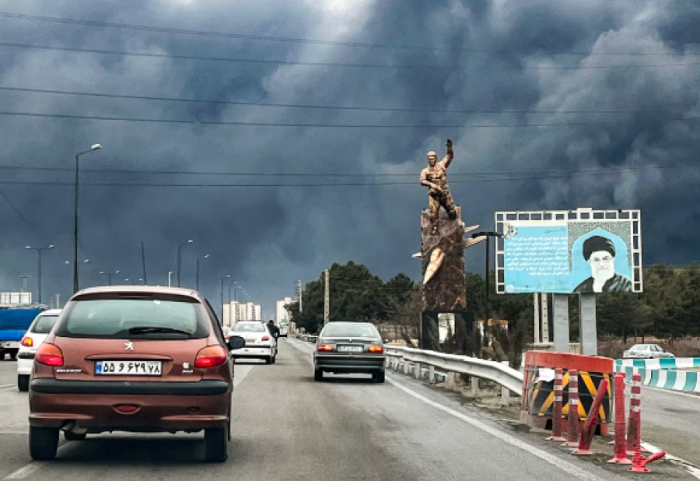 Shi i zi në rrugët e Teheranit, Izraeli godet ekonominë e Iranit