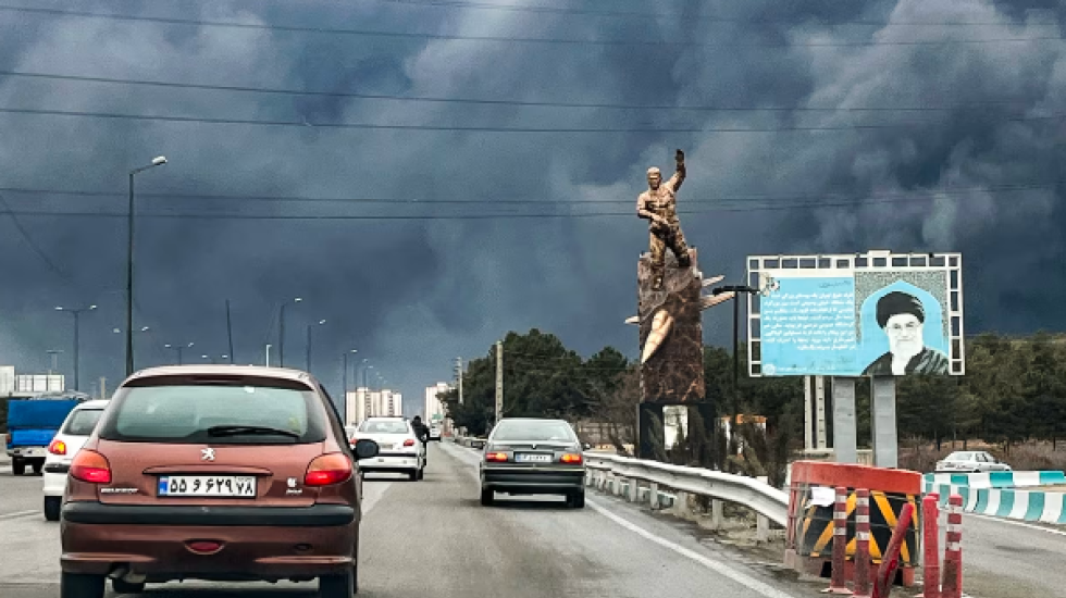 Shi i zi në rrugët e Teheranit, Izraeli godet ekonominë e Iranit