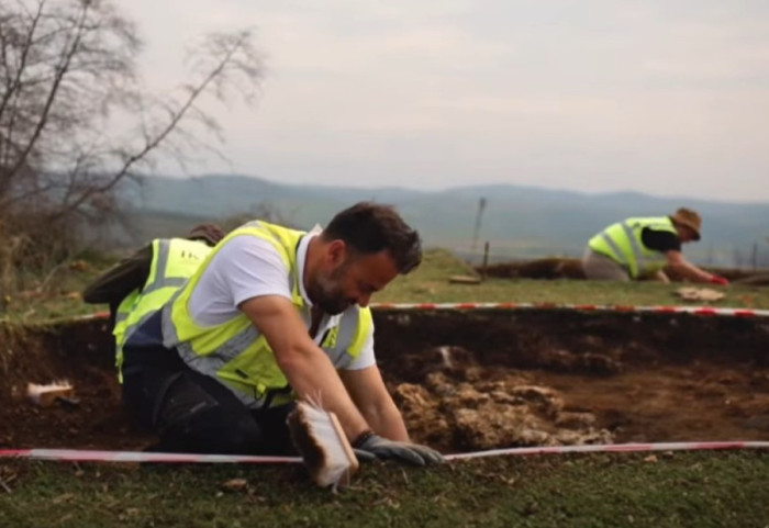 Zbulohet një vendbanim i ri arkeologjik në zonën e Lushnjës