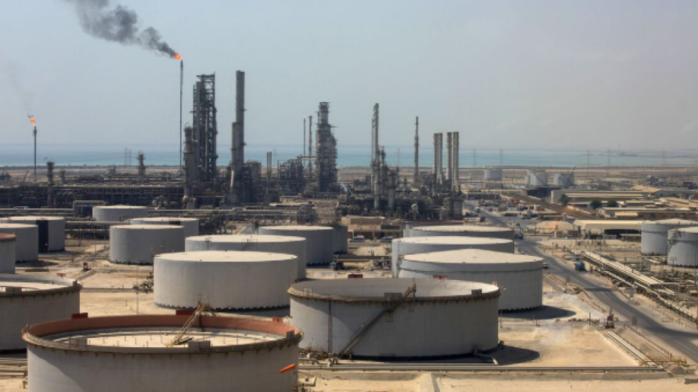 Emiratet mbyllin rafinerinë e naftës më të madhe në botë, Irani - Amerikës: Agresorët ikin e vijnë, ne 6000 vite këtu