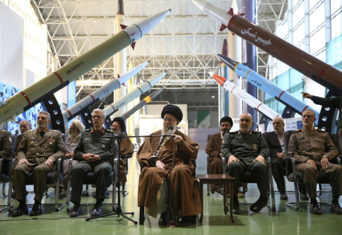 Thesari 200 miliardë dollarë që mban në këmbë regjimin e Ajatollahëve të Iranit