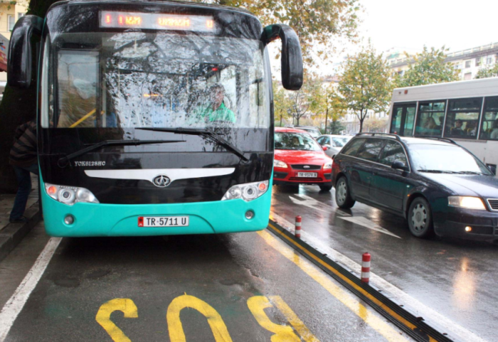 Rritja e çmimit të naftës/ Shoqata e Transportit Qytetas kërkesë ministrive: Kërkojnë kompensim