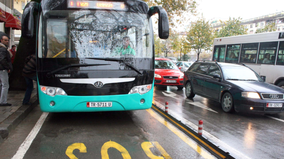 Rritja e çmimit të naftës/ Shoqata e Transportit Qytetas kërkesë ministrive: Kërkojnë kompensim