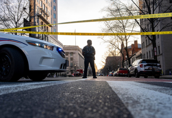 Kamioni përplaset me barrierat pranë Shtëpisë së Bardhë, arrestohet shoferi