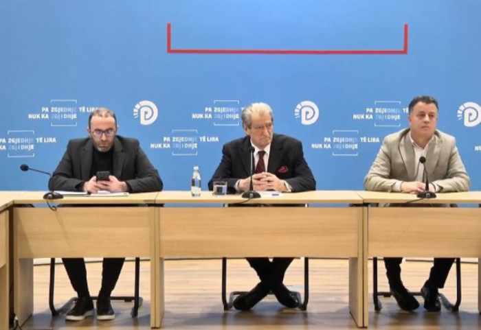 PD ankohet te ndërkombëtarët: Na kanë përjashtuar nga çdo gjë, në pikëpyetje vazhdimi i qëndrimit në Kuvend