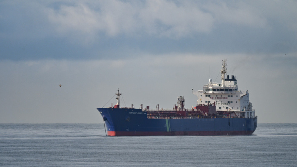 Nafta ruse kthehet në treg, SHBA lehtëson sanksionet ndaj Moskës, alarmohen Zelenski dhe BE