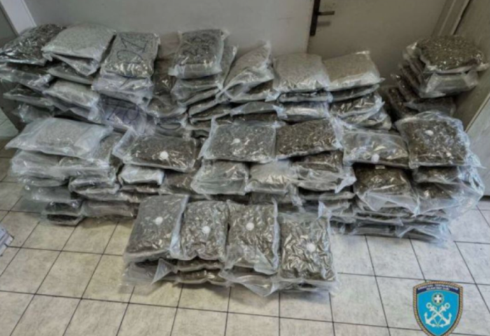 Trafikuan 219 kg “skunk” në Pire, zbulohet organizata shqiptaro-greke e drogës