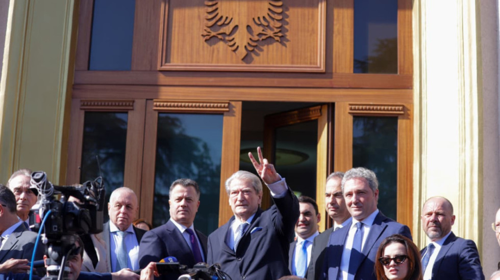 Berisha para Parlamentit: Rama, kryeministri më i poshtëruar, po shkelmon Kushtetutën për të mbrojtur vjedhjet