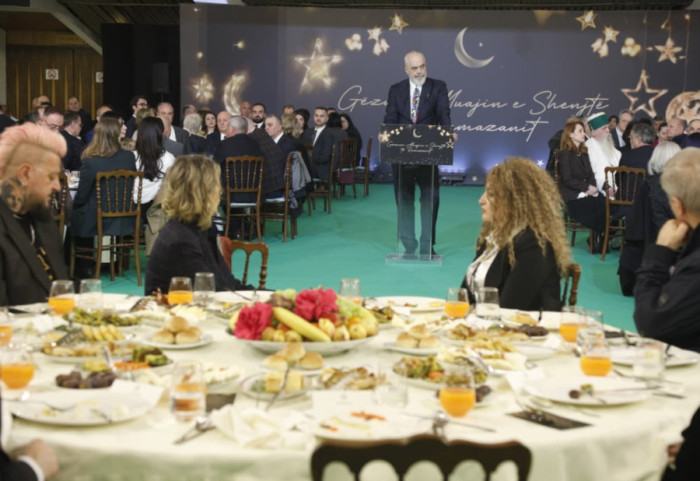 Rama shtron iftar në Pallatin e Kongreseve: Uroj të jetë i fundit jashtë tryezës së Bashkimit Europian