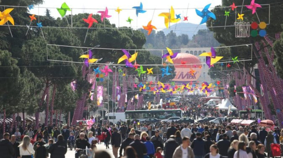 Tirana dhe Elbasani në atmosferë festive për Ditën e Verës, kufizohet qarkullimi në akset kryesore
