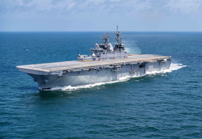 Amerika po dërgon në brigjet e Iranit një makineri lufte, çfarë fsheh ‘USS Tripoli’?