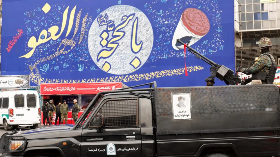 “I dërgonin të dhëna SHBA e Izraelit”, arreston 18 persona në Iran