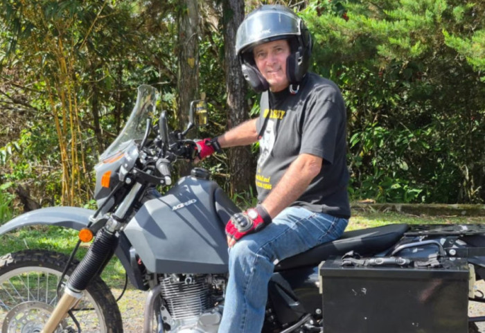 "Nuk e di kurrë sa kohë ke", 77-vjeçari nis udhëtimin e tij rreth botës me një motoçikletë