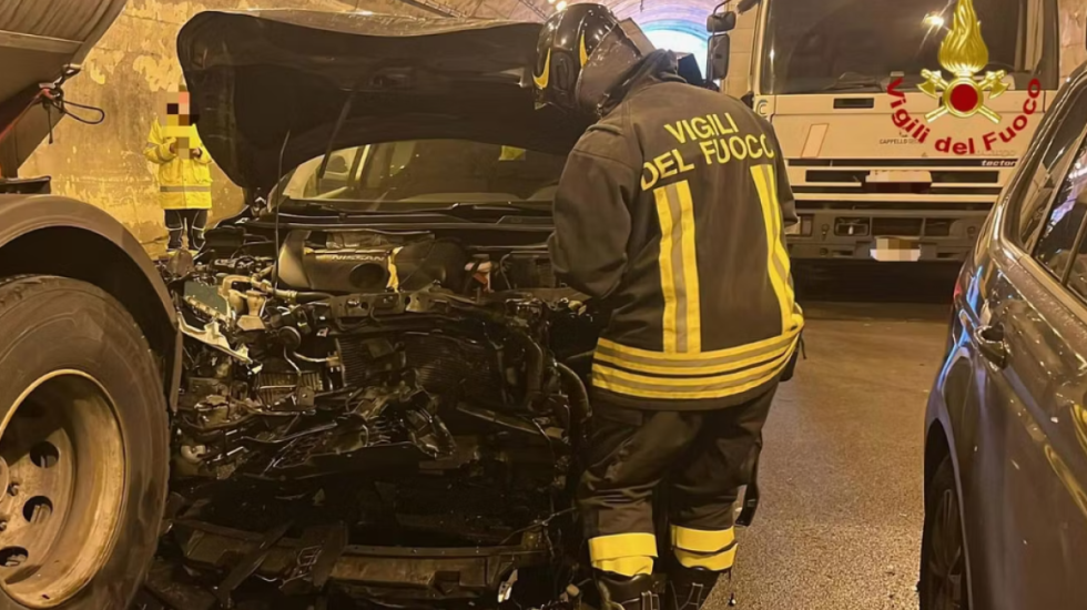 Aksident i rëndë në tunel, mbi 80 makina përplasen në Itali