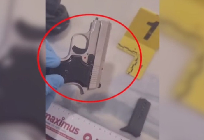 VIDEO- Pistoletën fshehur në çorape, arrestohet i riu