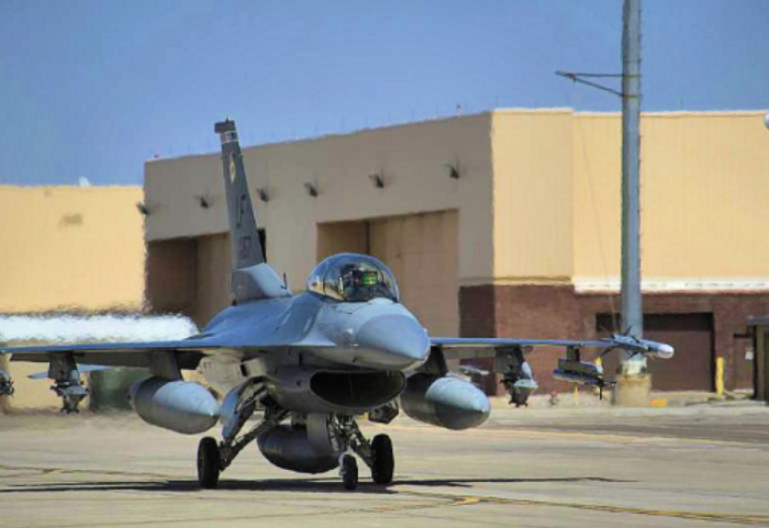 Të shtëna në një bazë ajrore amerikane, 1 i vdekur dhe një i plagosur