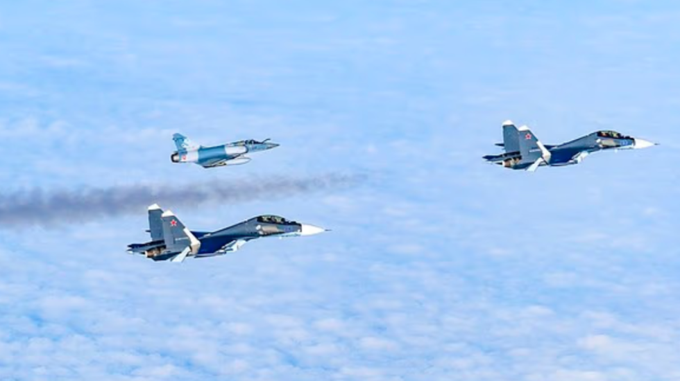 SU-30 rus hyn në hapësirën e NATO-s, avionët italianë ngrihen menjëherë në ajër