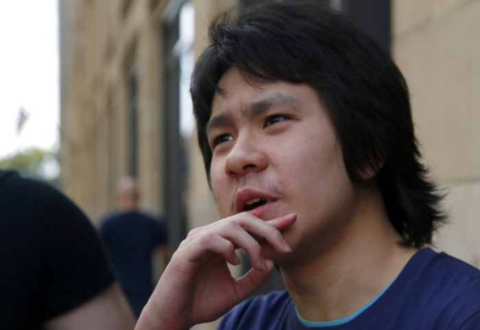 Kritikoi udhëheqësin themelues, SHBA-ja deporton vlogerin nga Singapori