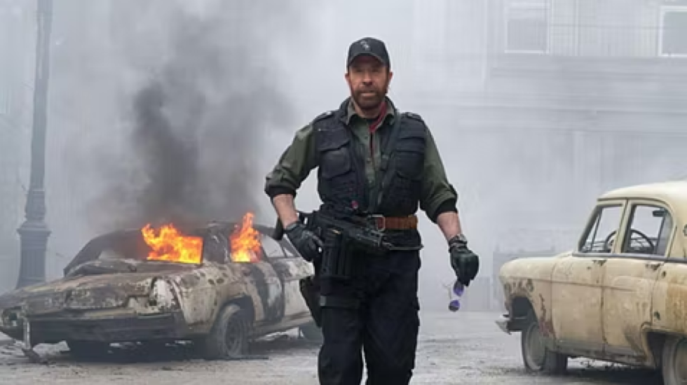 “Faktet rreth Chuck Norris”, si lindi miti i aktorit u kthye në fenomen global të internetit