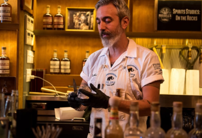 Baristi që u bë milioner duke shitur kuba akulli