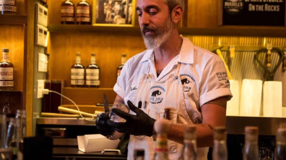 Baristi që u bë milioner duke shitur kuba akulli