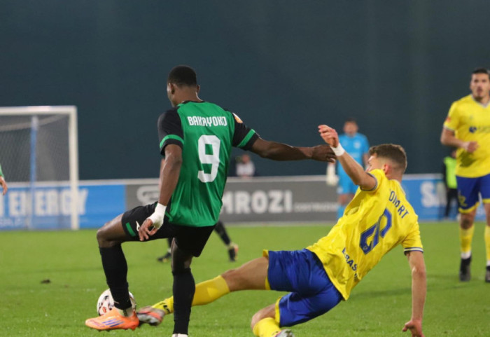 Tension në fushë e tribuna dhe kartonë të kuq, Elbasani dhe Egnatia ndajnë pikët