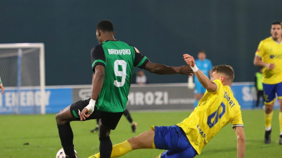 Tension në fushë e tribuna dhe kartonë të kuq, Elbasani dhe Egnatia ndajnë pikët