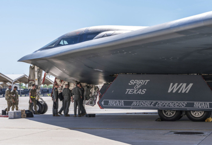 Strehon bombarduesit e rëndë amerikanë, Irani lëshon raketa drejt bazës në Diego Garcia