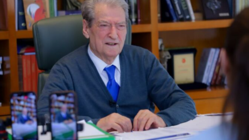 "Nesër, kryengritje kundër regjimit", Berisha zbulon skenarin e protestës: S'ka deputetë në vijën e parë