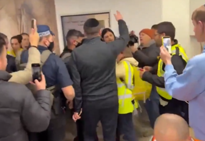 “Ti mbjell vetëm vdekje”, gruaja dëbon ministrin izraelit të sigurisë: Largohu, nazist