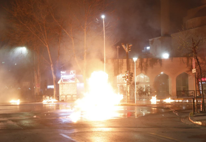 Protesta e opozitës, reagon policia: U lënduan 6 efektivë