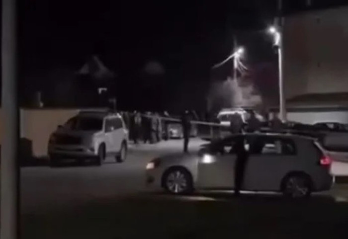 Aksident në Fushë Kosovë, makina përplas këmbësorët