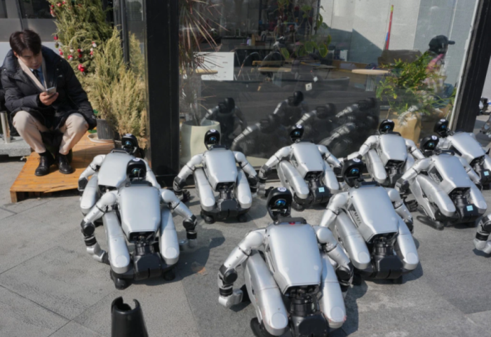 Harrojini dronët, vijnë robotët me katër këmbë