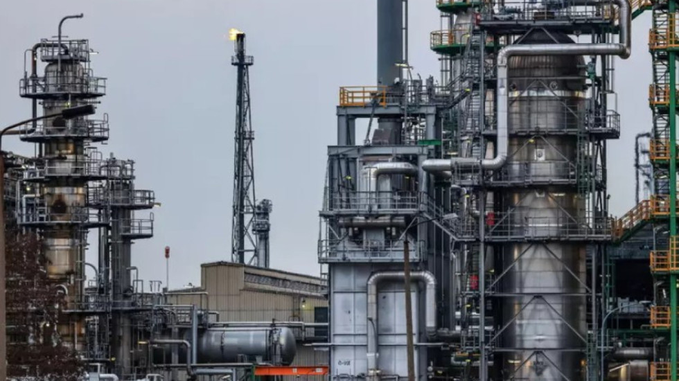 Europa drejt krizës energjetike, rrezikohet mungesë karburanti prej muajit prill