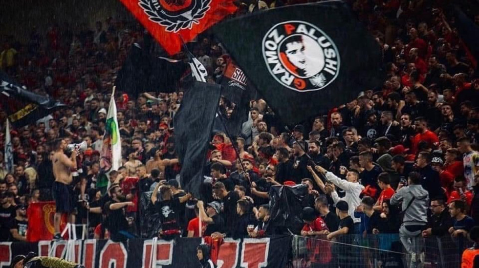 “Duan ta heshtin zërin e Kombëtares”, “Tifozat Kuq e Zi” akuzojnë FSHF-në: Ku i morën biletat agjencitë?