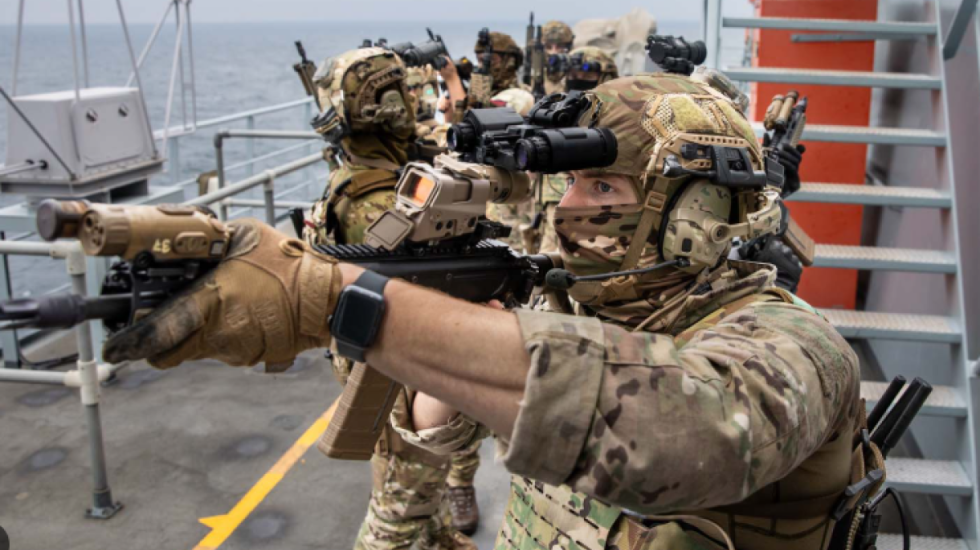 Britania ashpërson kursin, ushtria mund të ndalojë dhe sekuestrojë cisternat ruse