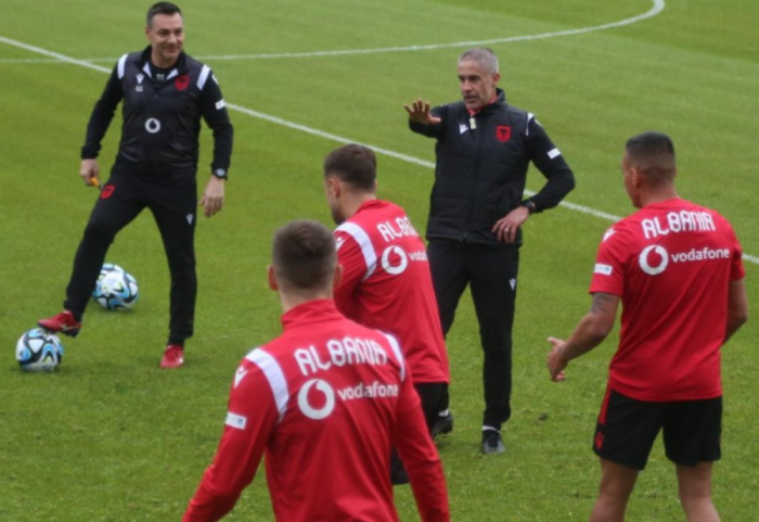 “E do e gjithë Shqipëria”, polakët i tremben yllit kuqezi që nuk vrapon në fushë