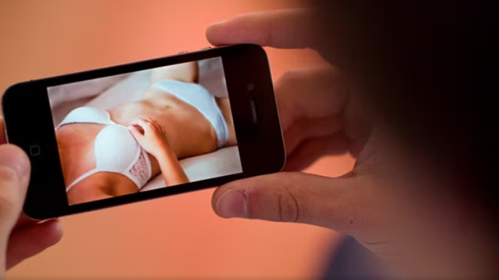 BE përgatit gjobë marramëndëse për gjigantët e pornografisë