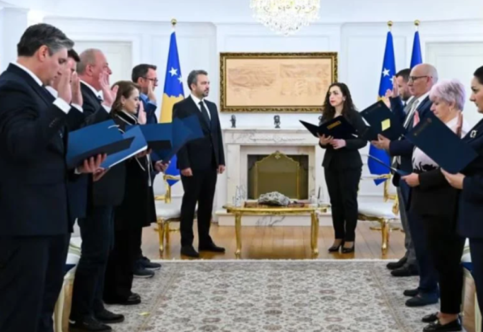 Merr formë KQZ e re në Kosovë, anëtarët betohen para Vjosa Osmanit